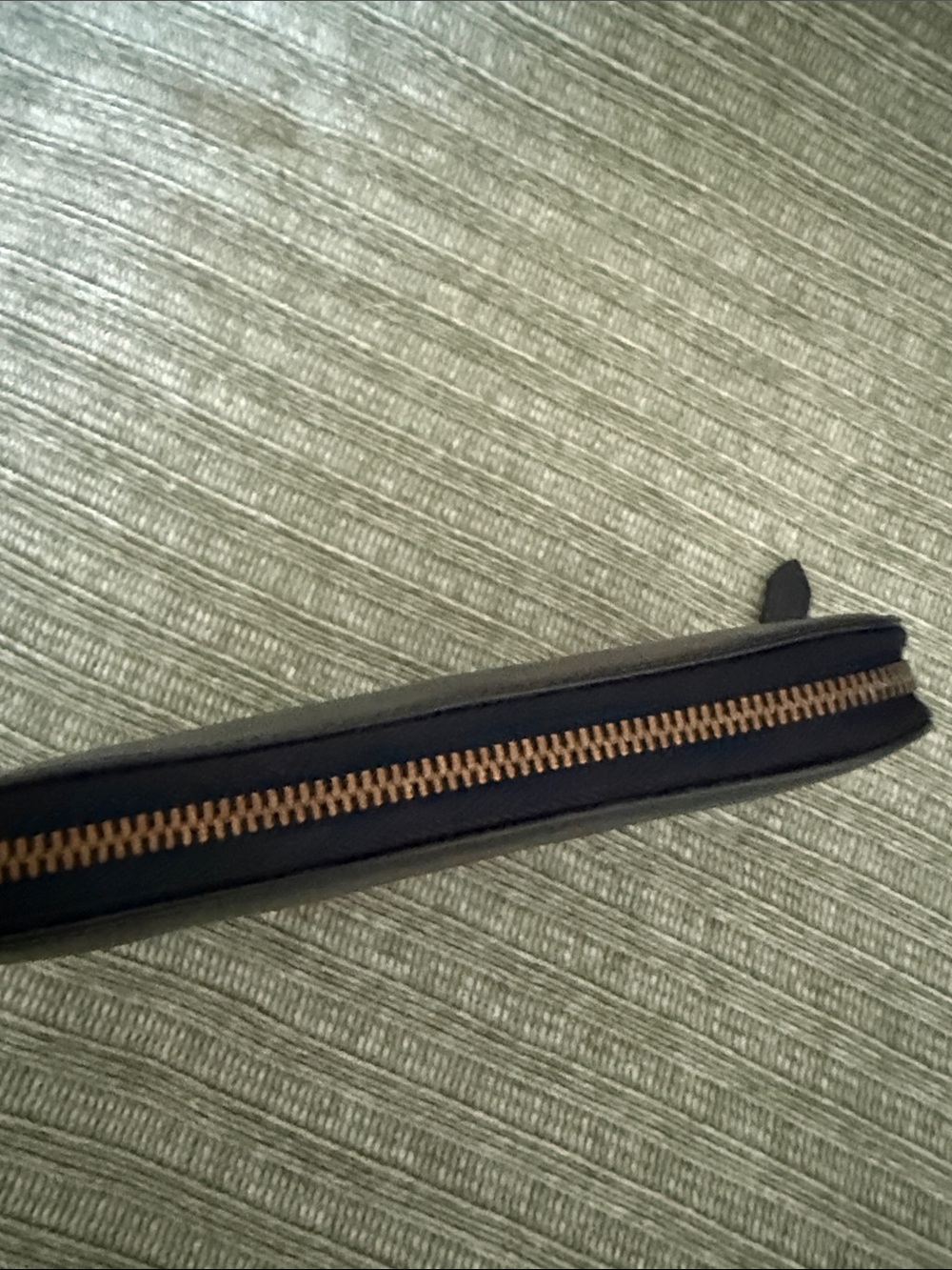 Burberry woman’s Black Solid Zip-Around Long Wallet with Credit Card Slots - Picture 5 of 11
